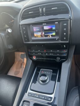 
										Jaguar F- PACE  2.0 D full									