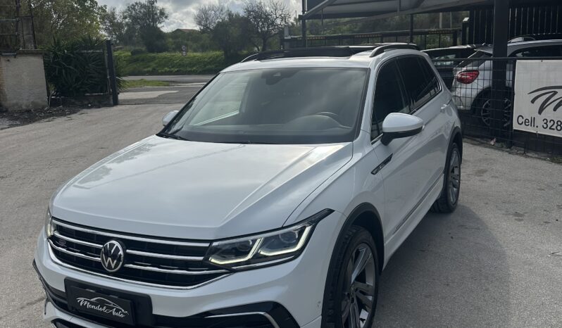 
								Volkswagen tiguan R-Line 2.0 200cv 4motion full									